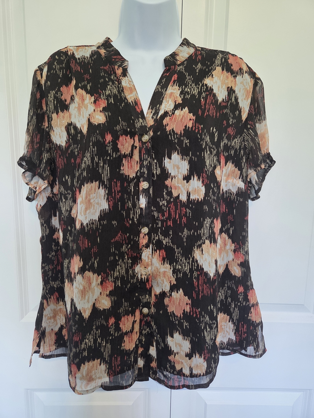 Sag Harbor Black Floral-Print Short Sleeve Button Blouse